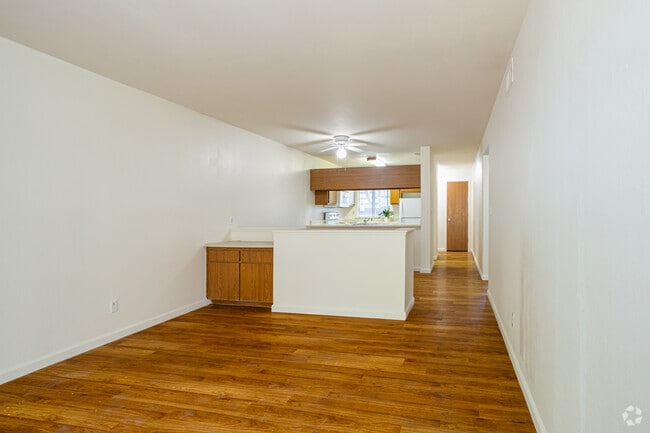 2BR, 2BA - 950SF