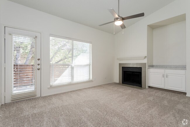 2BR,2BA - 1072SF B3 - LIVING AREA
