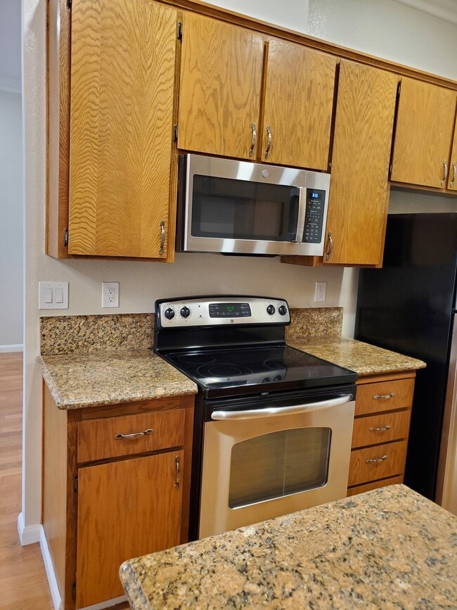 Photo - 2072 Fostoria Cir