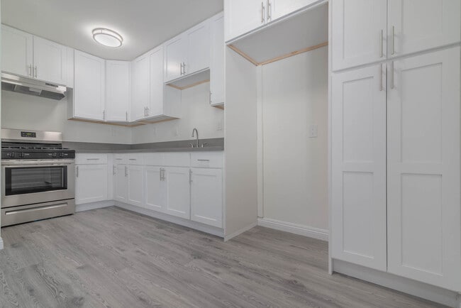 Photo - 3155 Geneva St