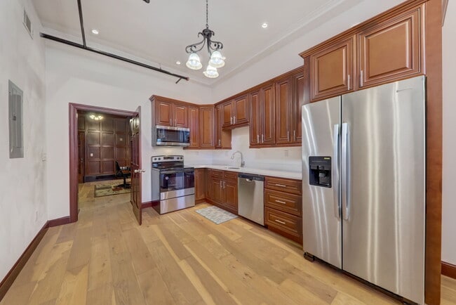 Photo - B on Lindell