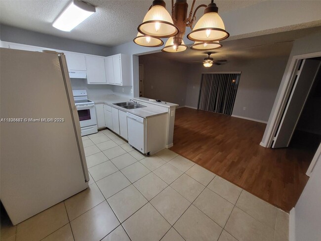 Photo - 301 Palm Way Unit 205