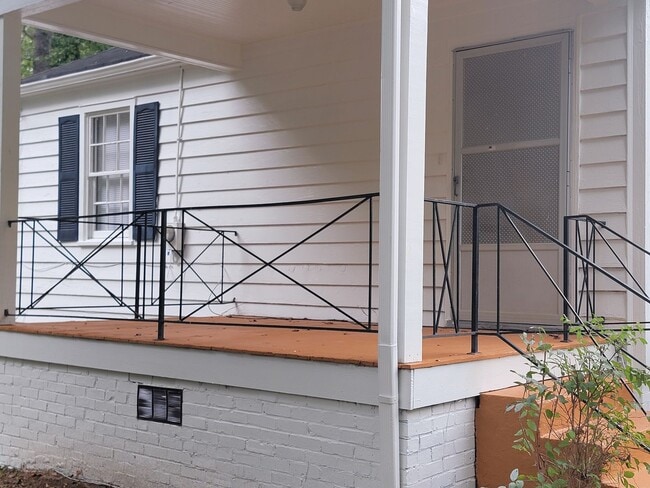 Photo - Affordable Living $1100 - Marta, AUC and C...