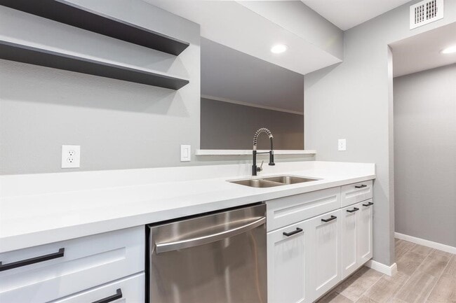 Building Photo - 14600 Fonmeadow Dr Unit 505