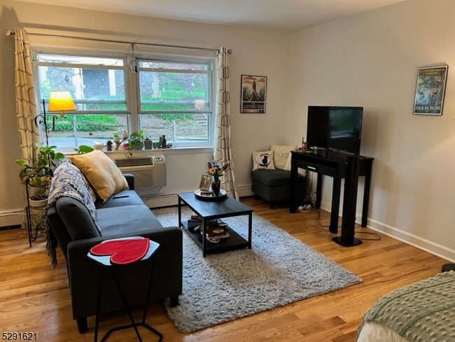 Building Photo - 48 Elm St Unit A-6