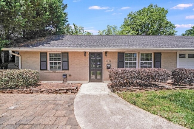 Photo - 2417 Laburnum Ave House