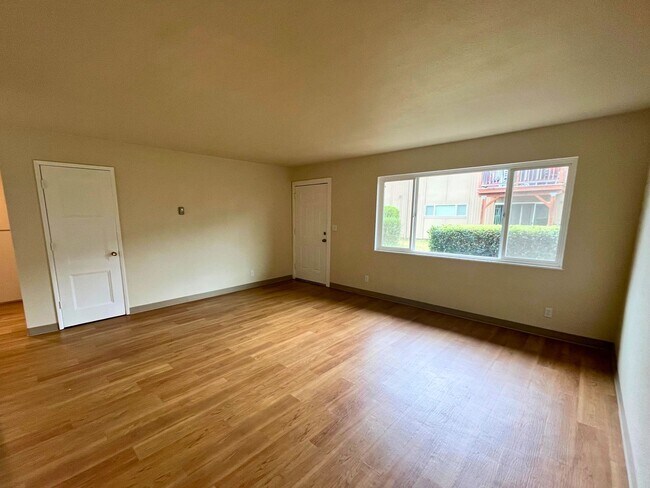 1671 Ferry St Unit 10