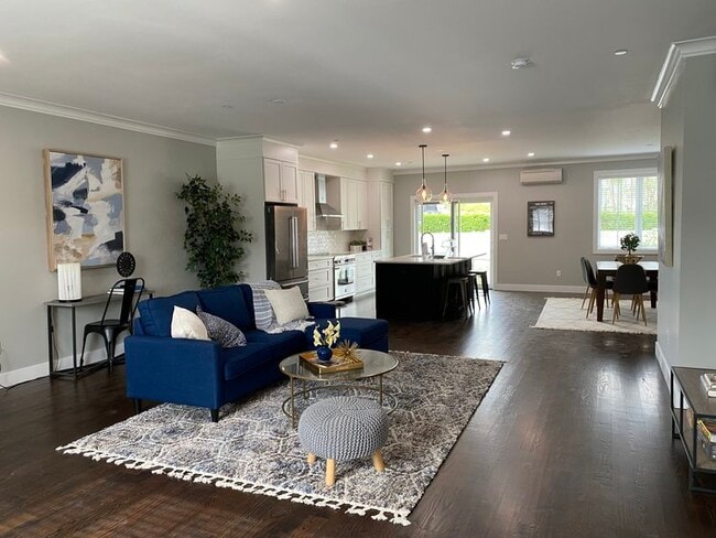 Photo - 13 English Ln