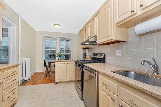 Photo - WOW!!! NO FEE AND VERY NICE 2 BED AVAILABLE 9/1