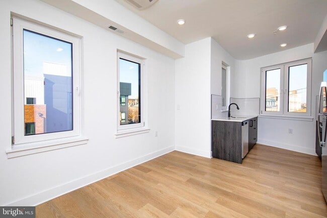 Photo - 633 N 5th St Unit 201