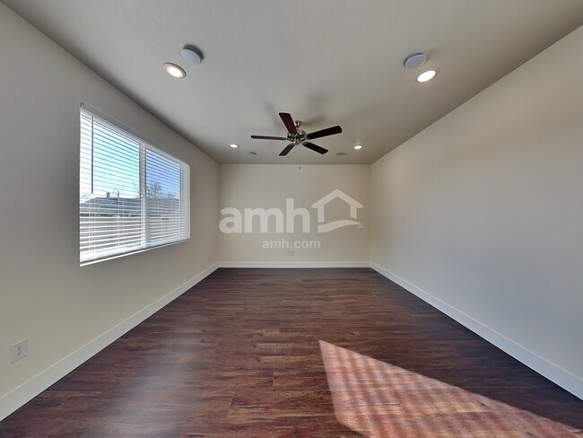 Photo - 11423 W Mesquite St
