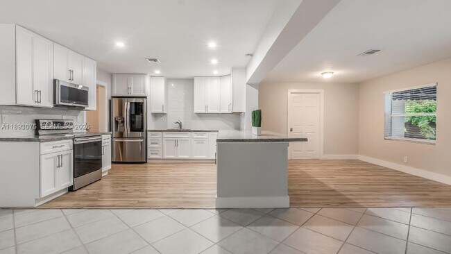 Photo - 740 Beachwood Ln