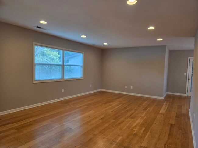 Photo - 1545 Brookside Dr