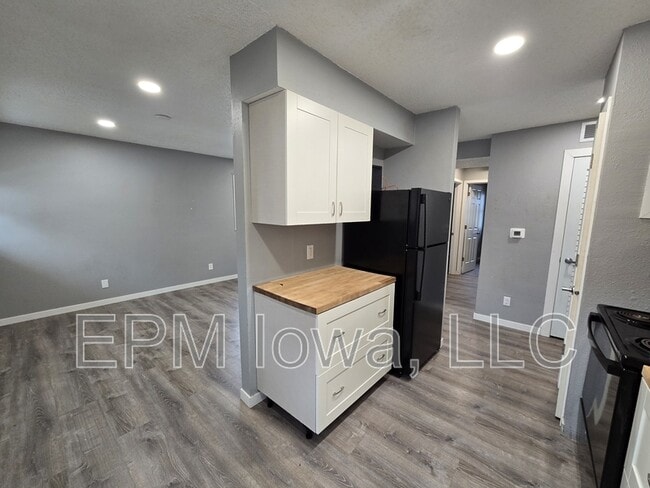 Photo - 105 Ludland Dr