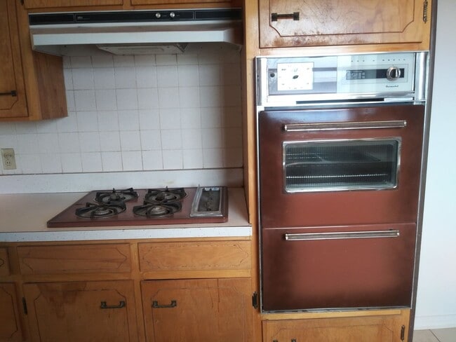 Photo - Large 4 Bed 2 Bath on Chapman DR