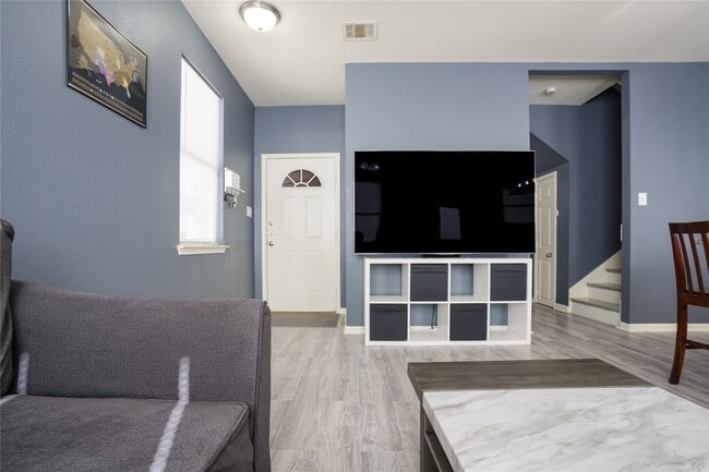 Photo - 6419 Waldron Dr