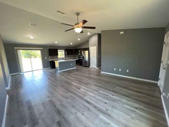 Photo - Custom Home - Desirable SE Ocala Neighborhood 3/2/2 **Won't Last**