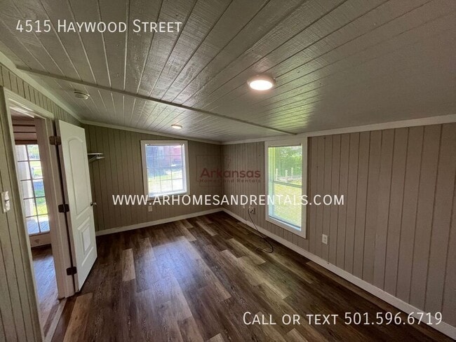 Photo - 4515 Haywood St