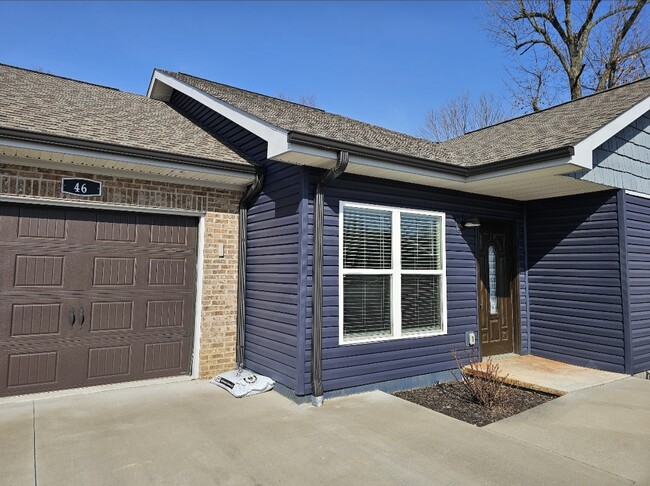 Building Photo - 30 Easy St