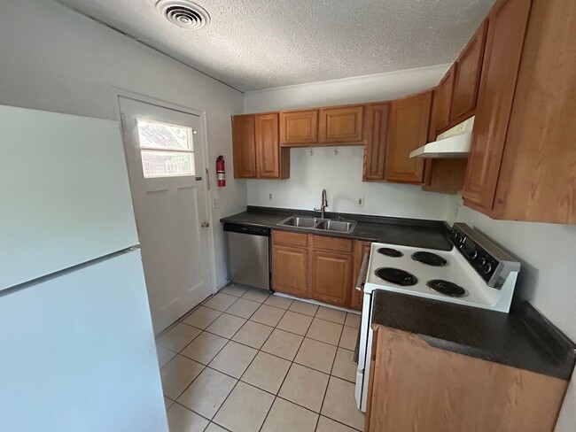 Photo - 823 S Kilbourne Rd