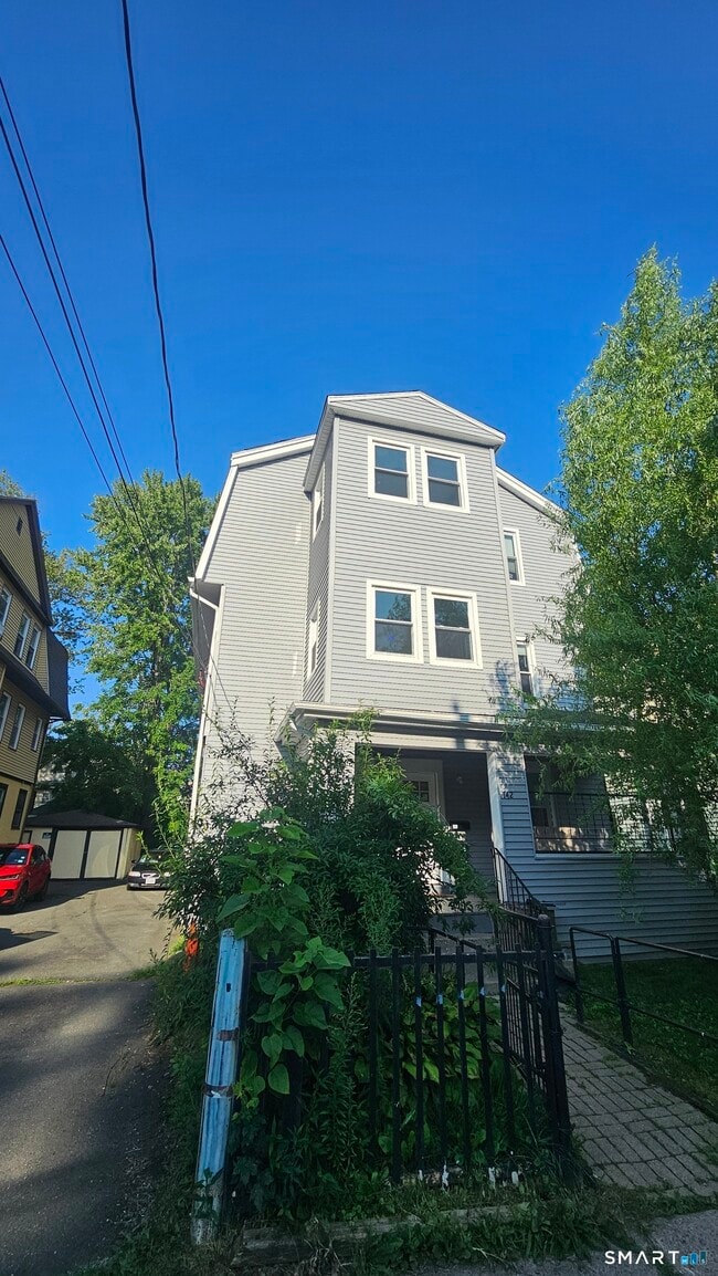 Building Photo - 142-144-144 Adams St Unit 3