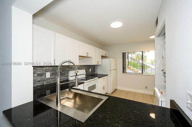 Photo - 100 SE 7th St Unit 1