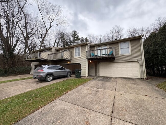 Building Photo - 4646 Castlebar St NW Unit 4648