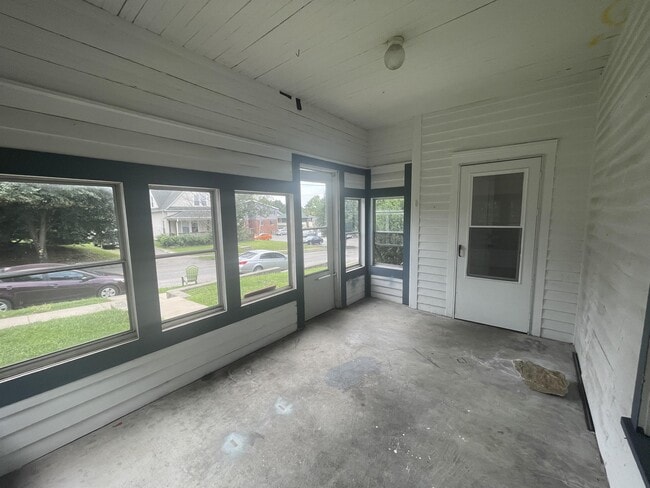 Photo - 211 E 2nd St