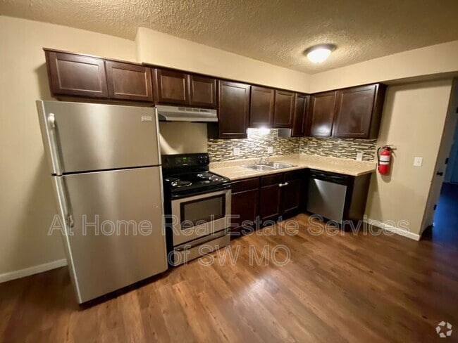 Building Photo - 1400 S Campbell Ave Unit Apt #112