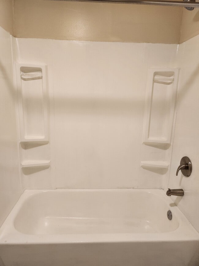 Bathtub - 7757 Frederick Ct