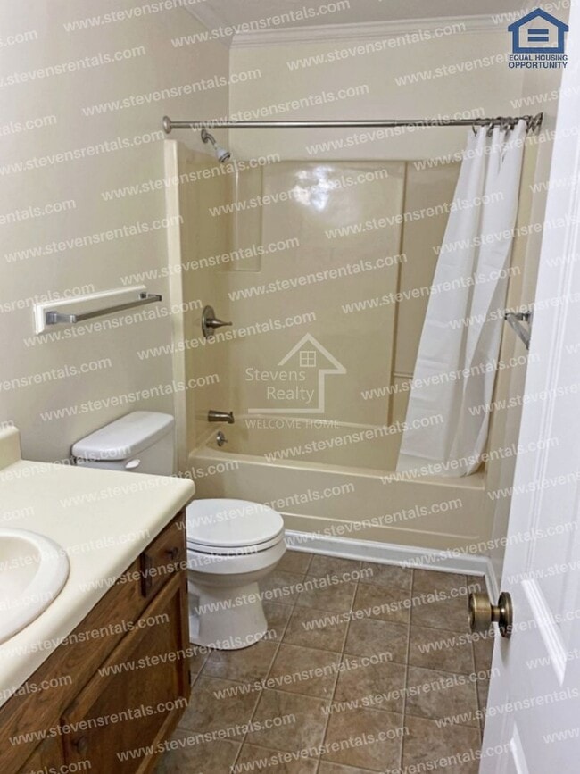 Building Photo - 419 Oriole Dr