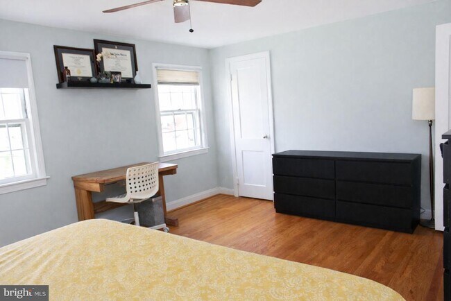 Photo - 9510 Warren St