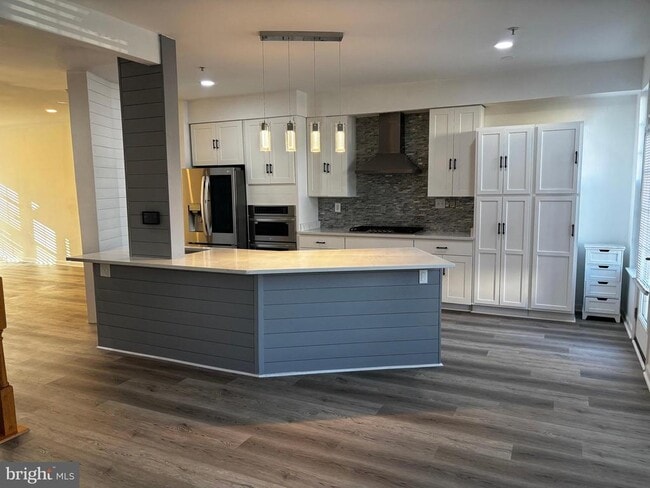 Photo - 2919 Lomond Pl