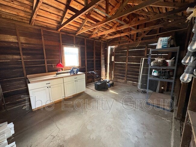 Photo - 209 E 11th St