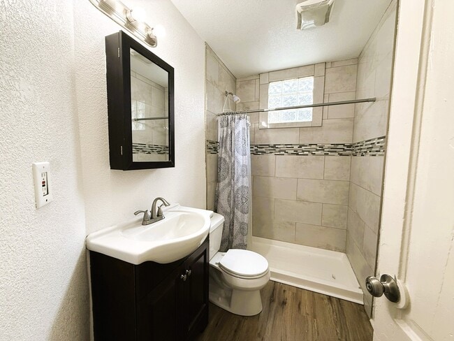 1912 N Wellington Pl Unit 1912 N Wellington Place