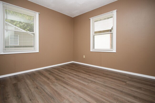 Photo - 207 Beverly St