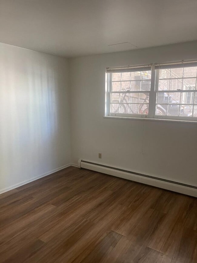 Photo - 325 W High St