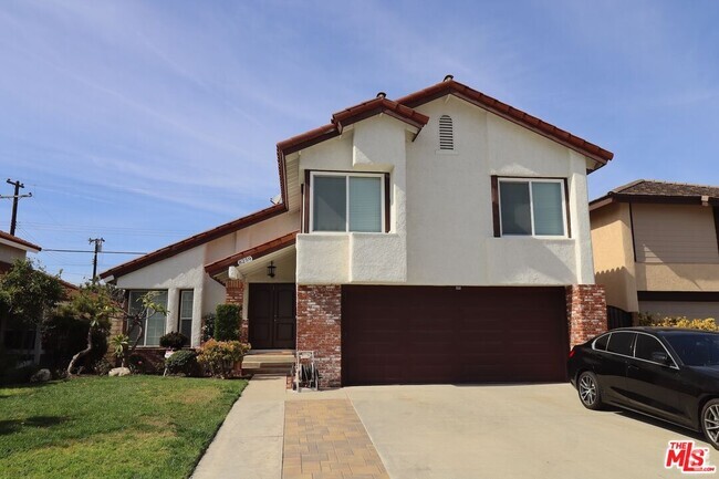Building Photo - 8259 Mercury Dr Rental