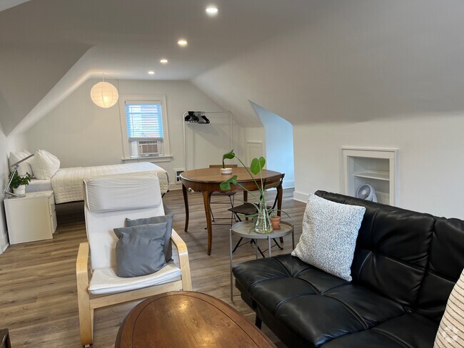 Building Photo - 1647 Eddington Rd Unit 3 Rental