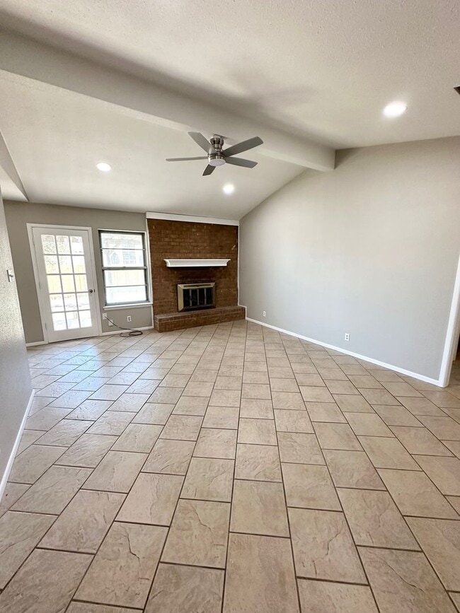 Photo - 3 Bed 2 Bath Fully Remodeled!