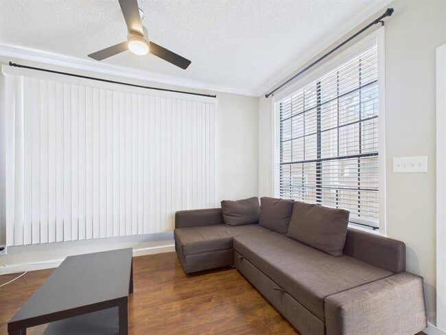 Photo - 2300 Leon St Unit 205
