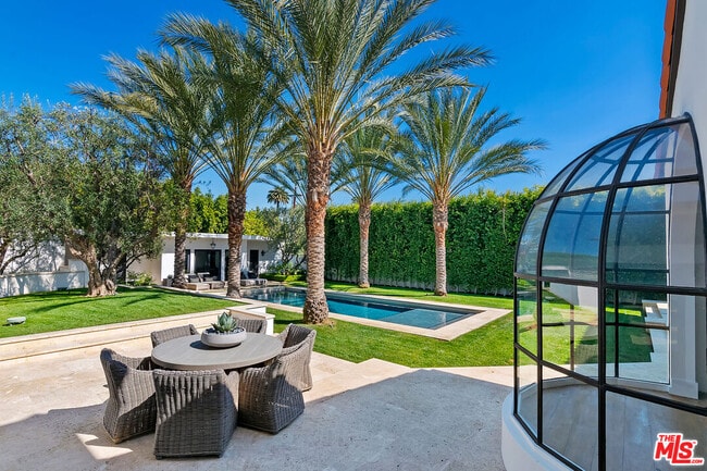 Photo - 704 N Palm Dr