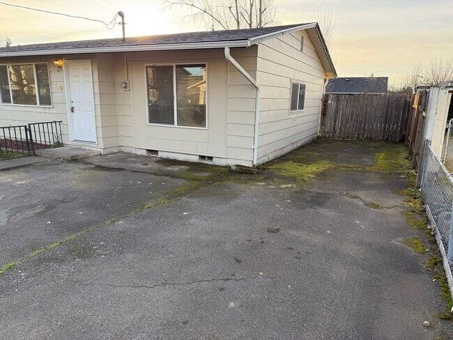 Photo - Updated 3 bedroom 1 bathroom house!