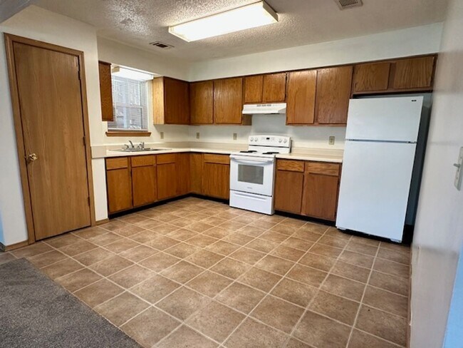 Photo - 3 Bedroom / 2 Bath Apartment Unit 03