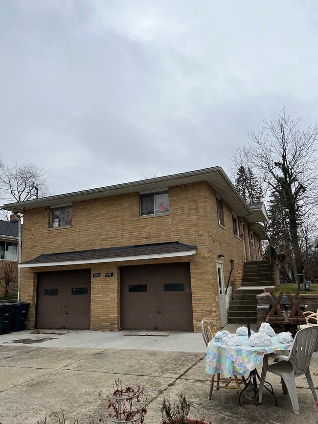 Building Photo - 1700 Liberty Dr Unit 1698 Liberty drive