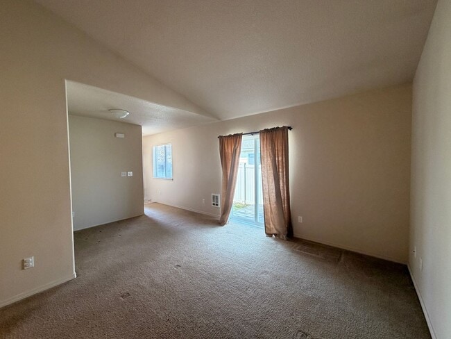 Photo - 2 Bedroom, 2 Bathroom Duplex in NE Bend – Available Late May
