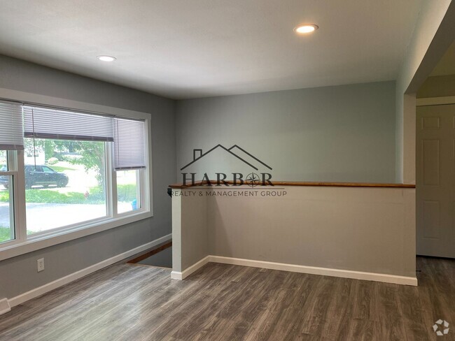 Building Photo - 2622 22nd Ave SE Rental