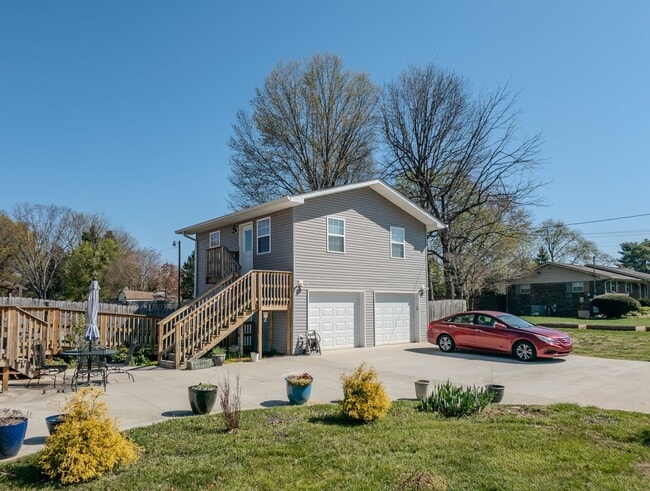 Photo - 8805 Farmington Dr