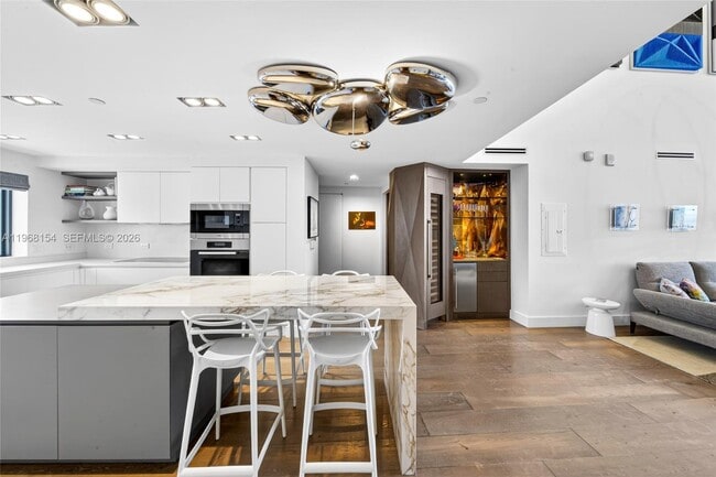 Photo - 601 NE 36th St Unidad 3407