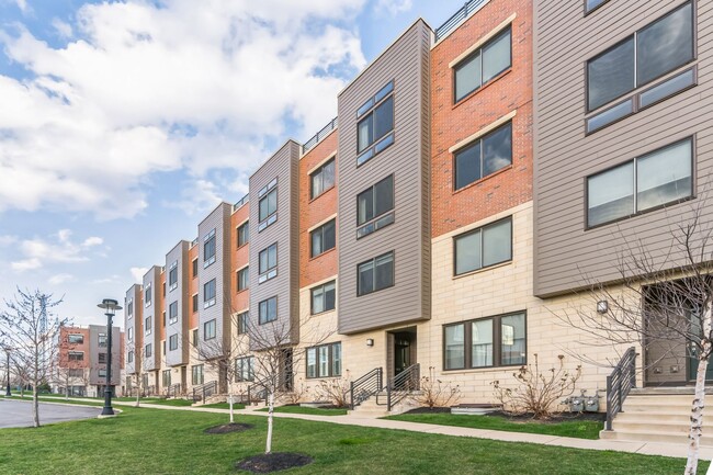 Building Photo - Stunning Carriage Home in the King of Prussia Town Center